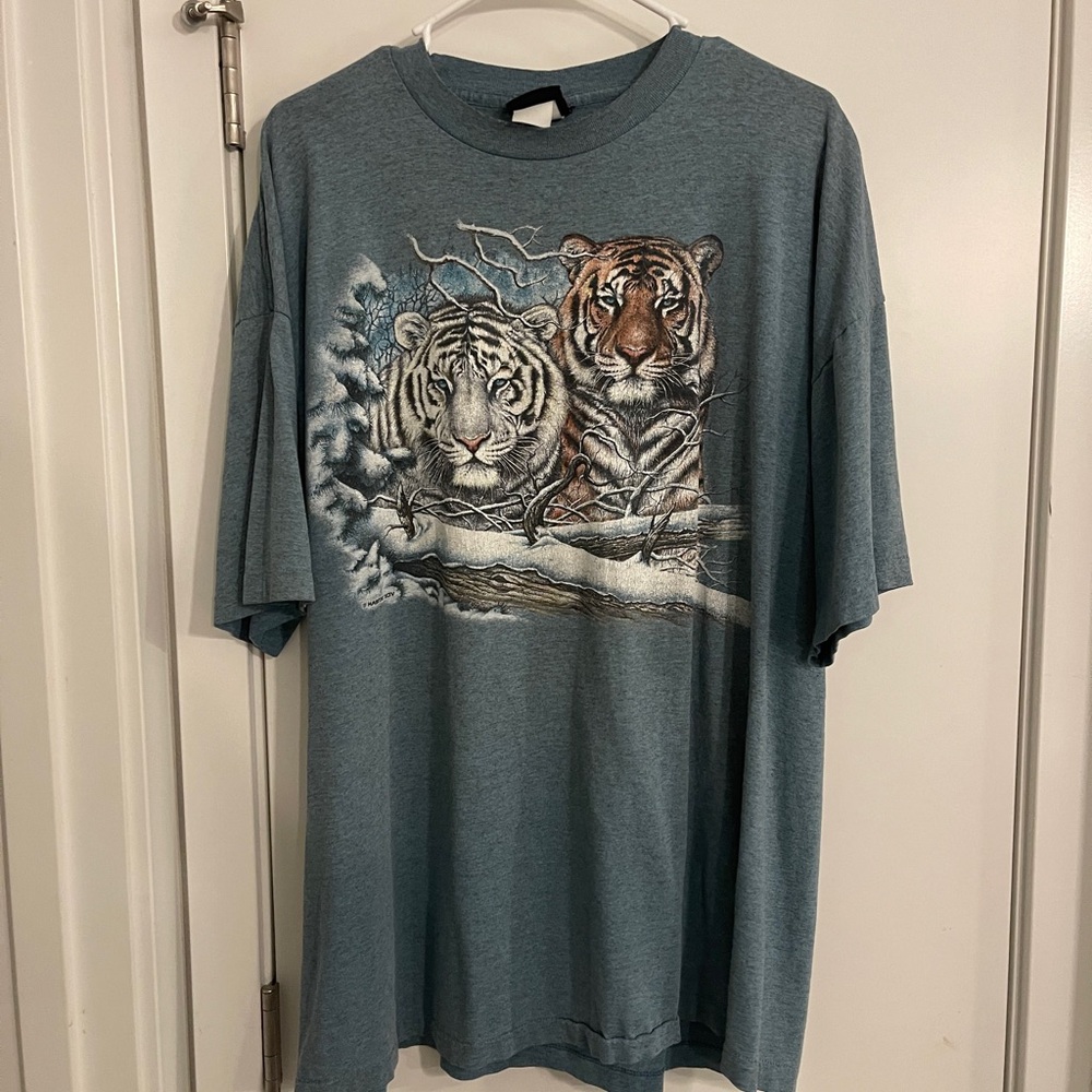 Vintage 90s Men's Short-Sleeve Tiger Graphic Tee in Slate Blue